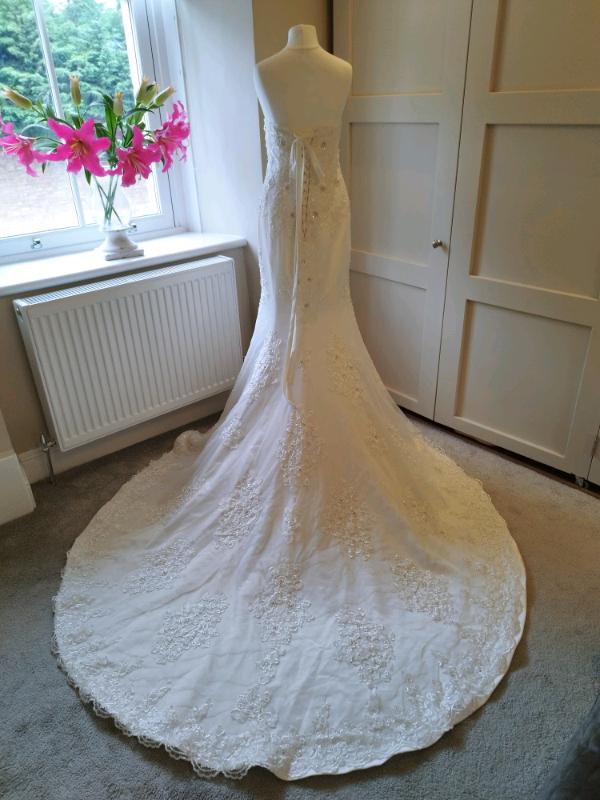 Brand new wedding dress | in Hamilton 